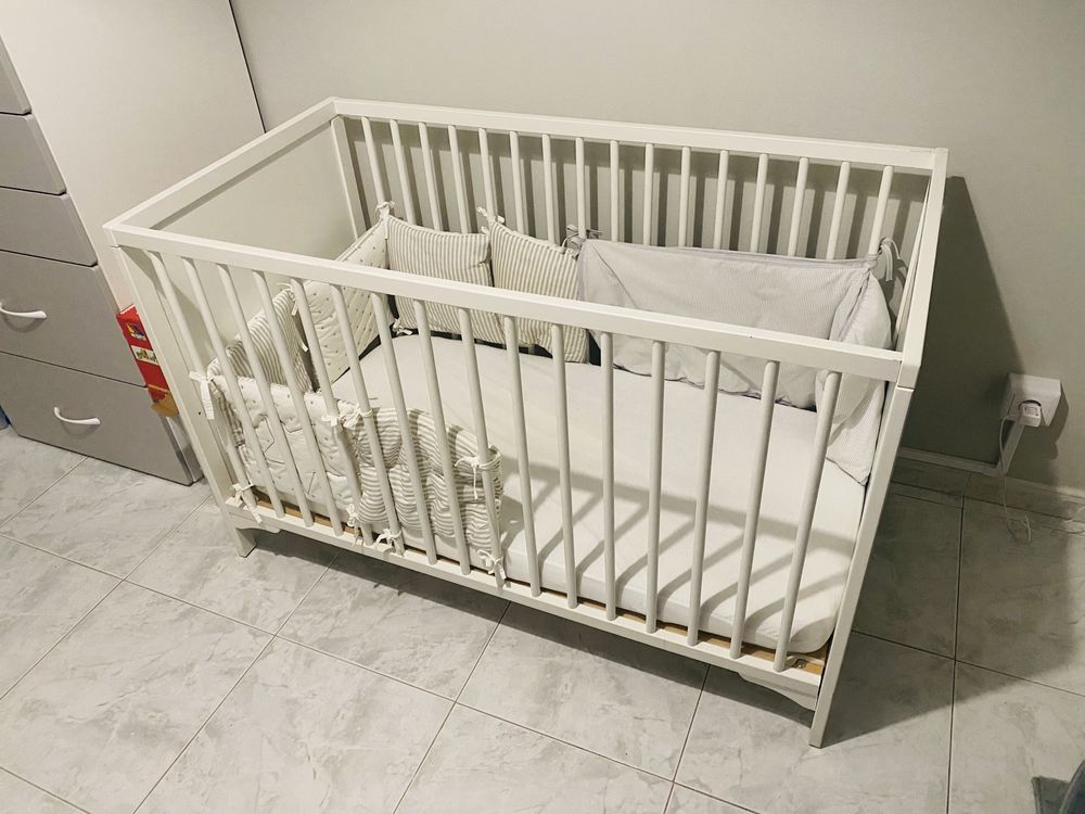 Cama para bebe + colcao + protecao da cama