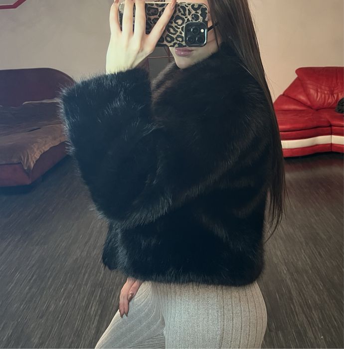 Еко-шубка чорного кольору в стилі ZARA
