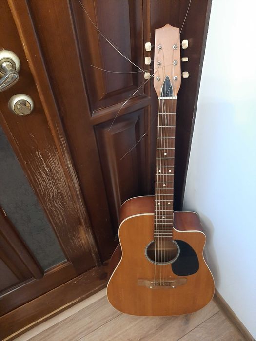 продам гитару шестиструнную