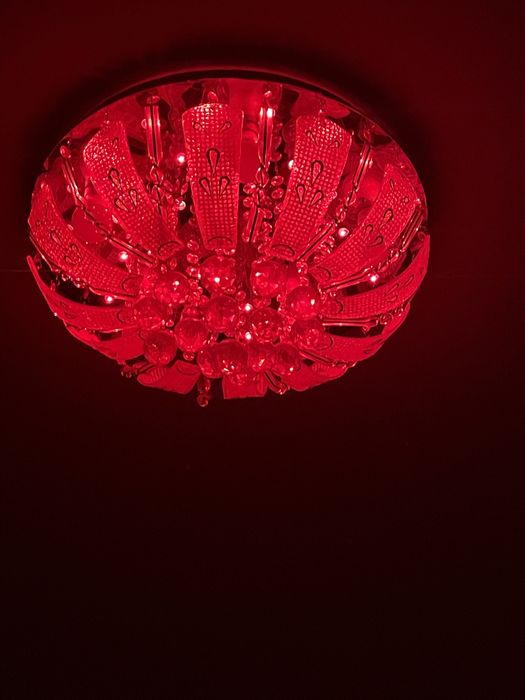 Продам люстру