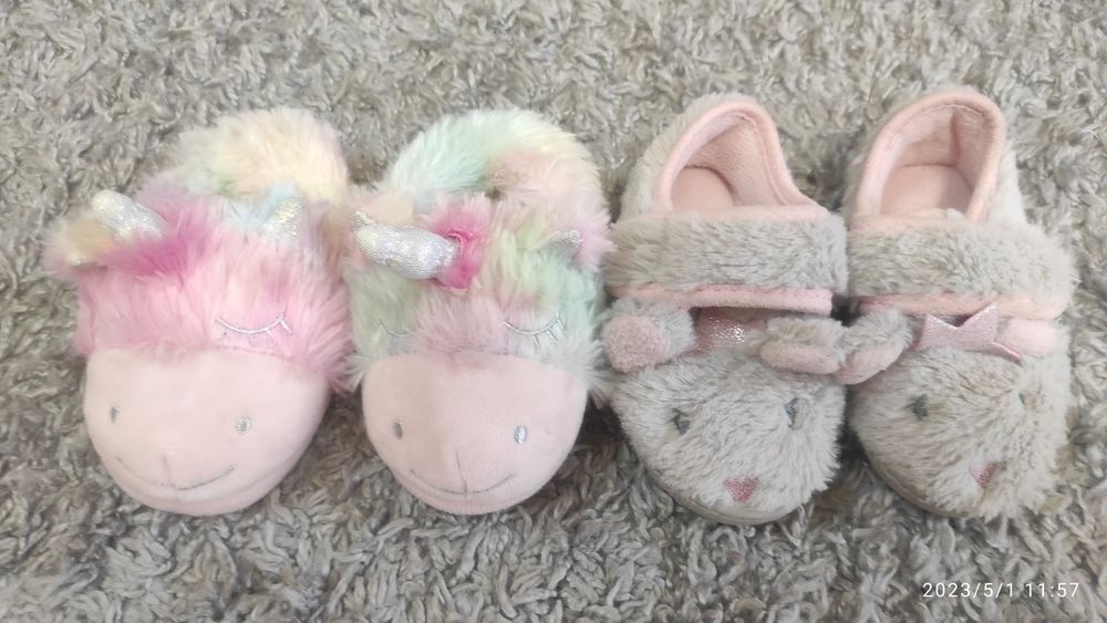 Продам взуття дитяче, пінетки, тапки, одяг