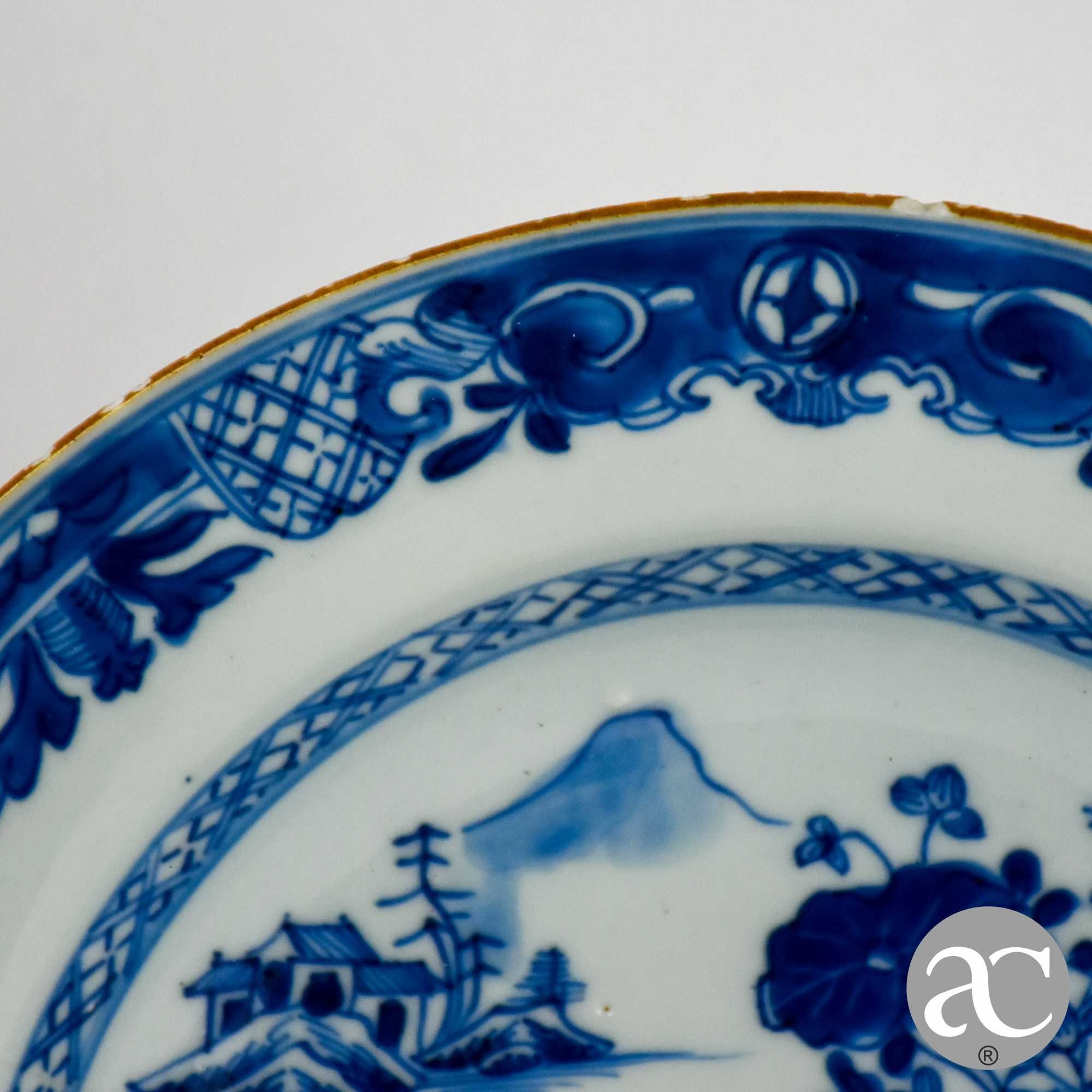 Prato fundo Porcelana da China, Azul e Branco, Qianlong, séc. XVIII