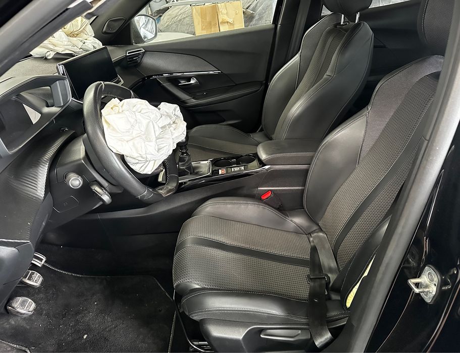 Peugeot 2008 1.2 GT - SALVADO