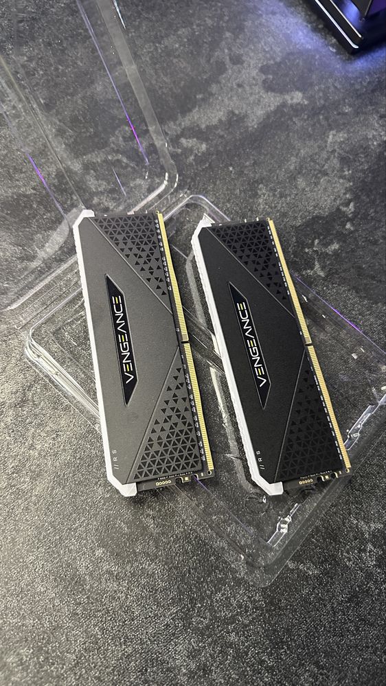 Corsair vengeance rgb rs ddr4 32gb (2x16Gb) 3600MHz