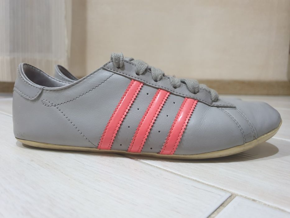 Кросівки жіночі Adidas Originals CAMPUS ROUND