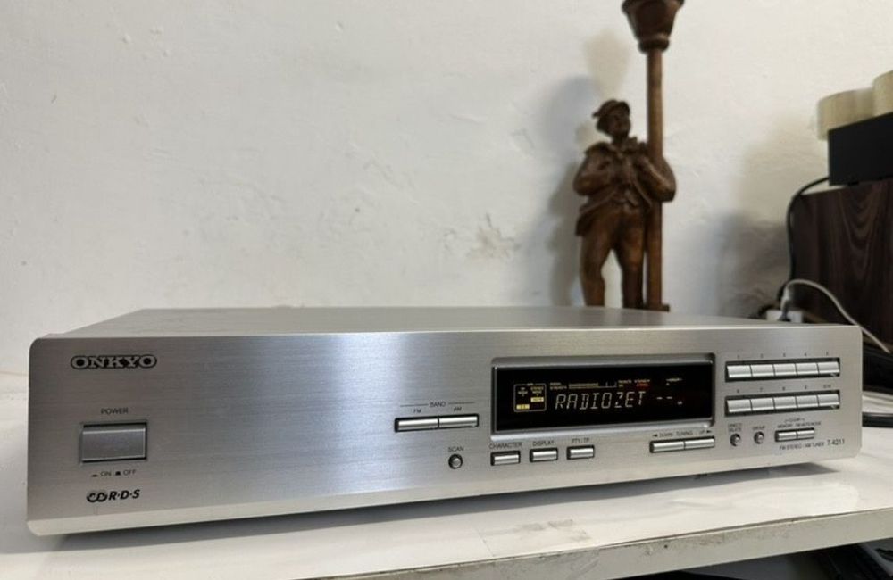 Tuner stereo Onkyo T-4211, Made in Malaysia.