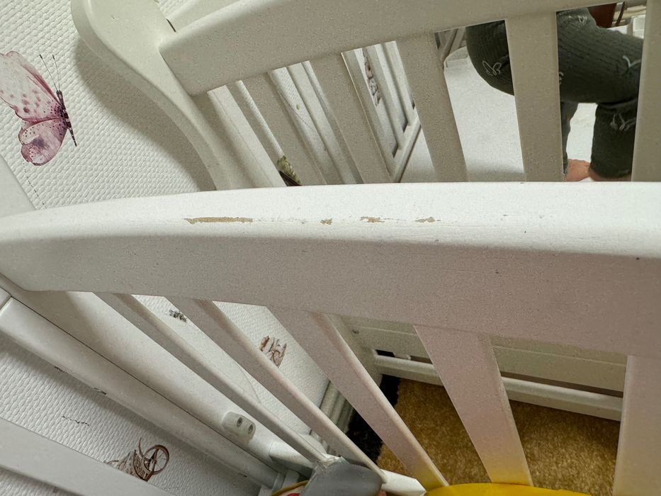 Дитяче ліжечко з маятниковим механізмом