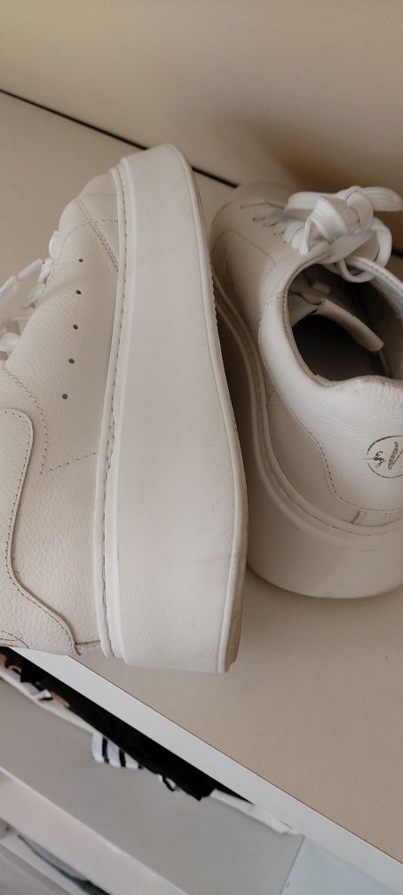 Skórzane sneakersy białe