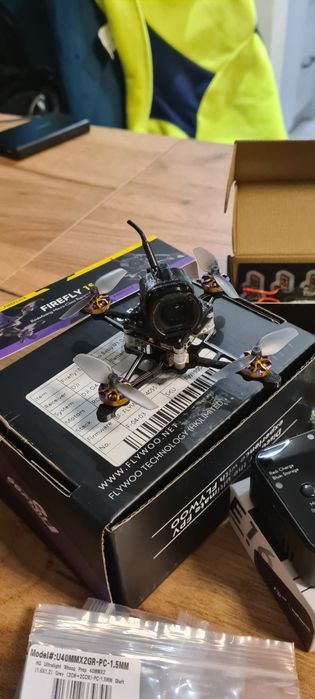 Flywoo firefly18  1S o4 BNF-DJI, 8 baterii ładowarka