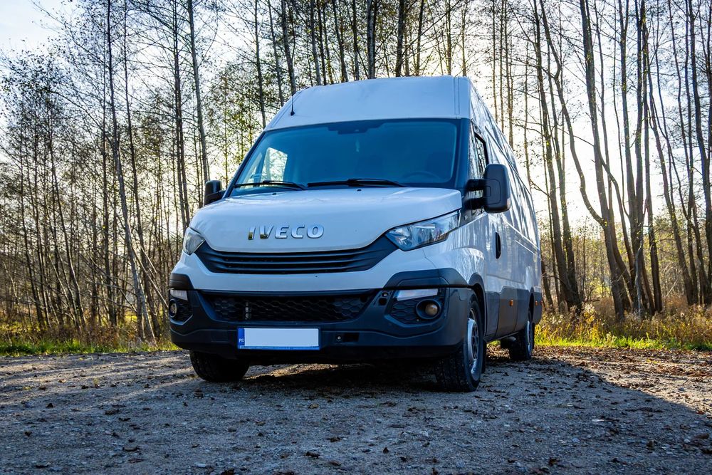 Iveco Daily Solidny i funkcjonalny pojazd, oferujący dużą przestrzeń ładunkową