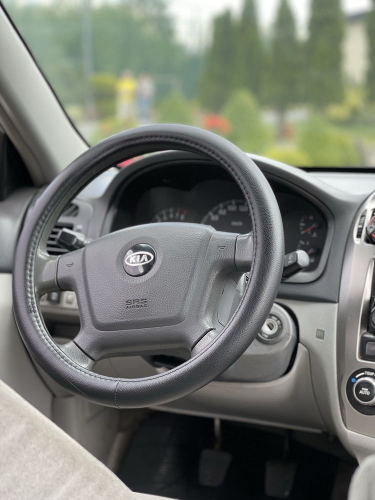 Продам Kia Cerato 1.6 в Дуже Гарному стані , Обслужена!