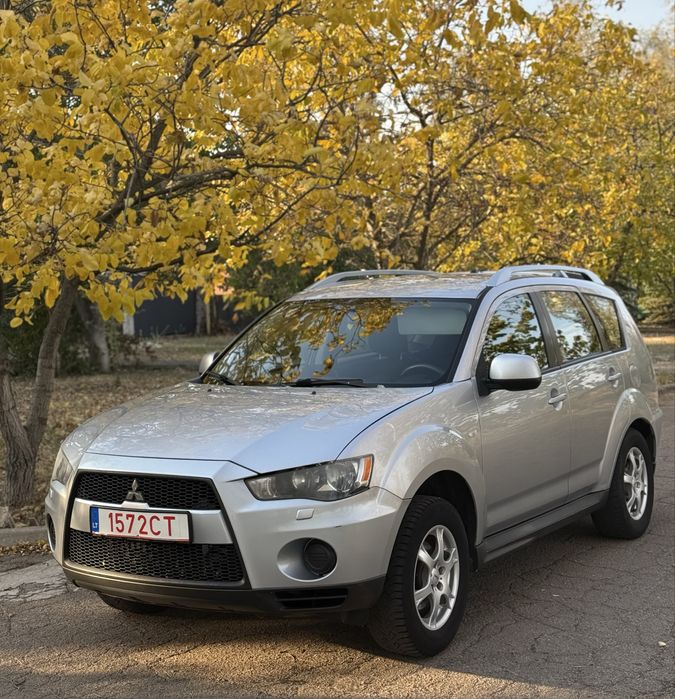 Mitsubishi Outlander 2011 ГОД 2.0 дизель полный привод