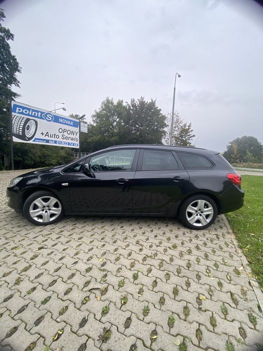 Opel ASTRA J SPORT TOURER 1.4 benzyna