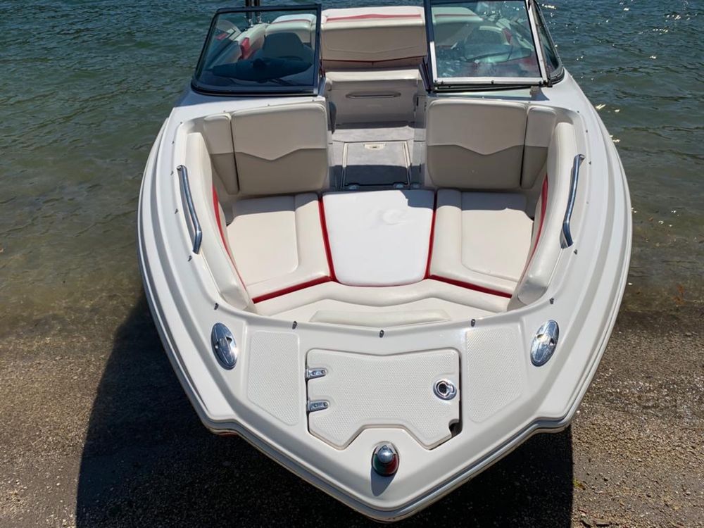 Barco chaparral 216 SSI
