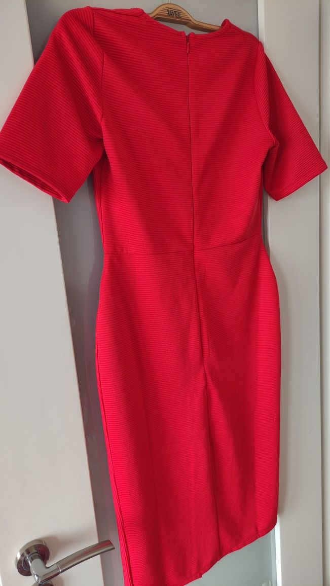 Czerwona sukienka, rozmiar M/L