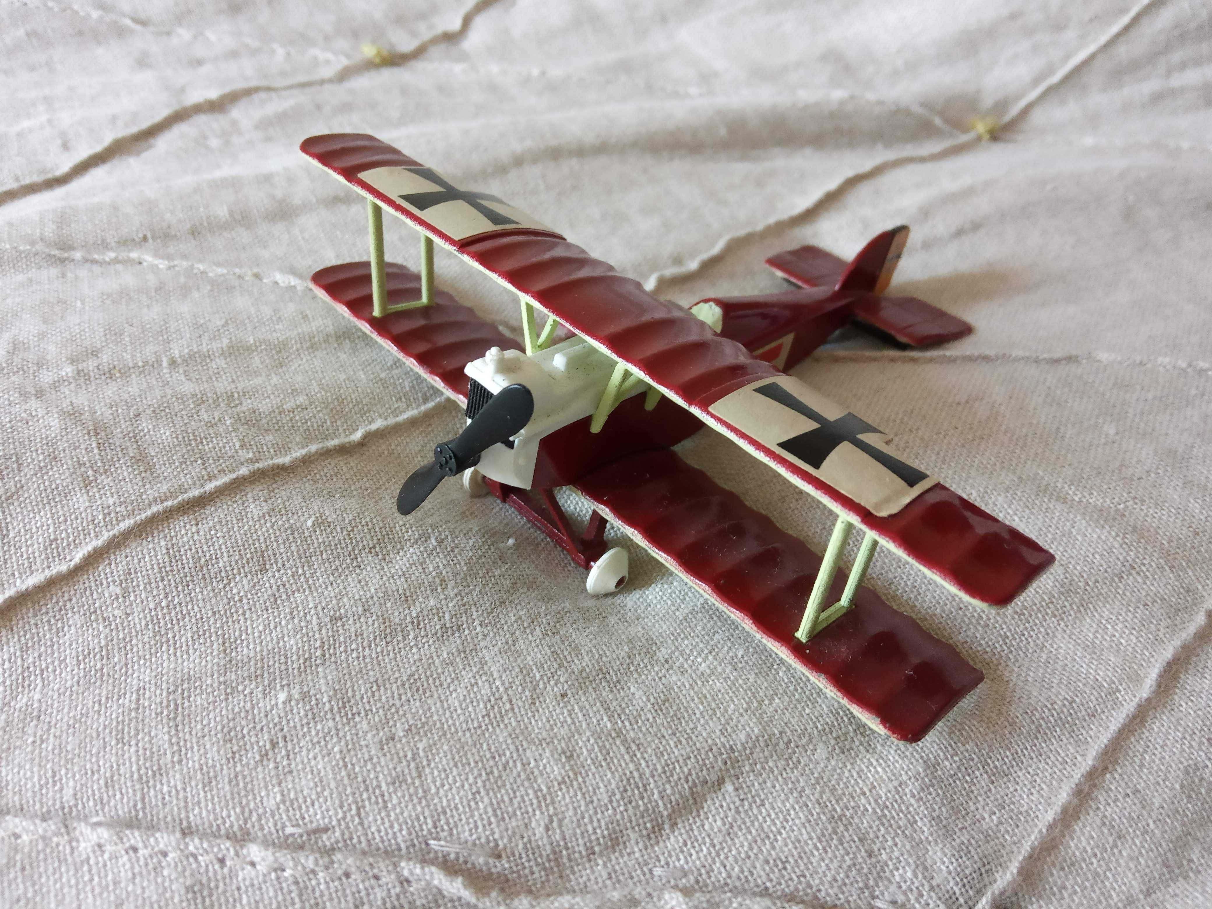 Avião Biplano/Aviatik D1 Berg/Edison Giocattoli/Escala 1:72