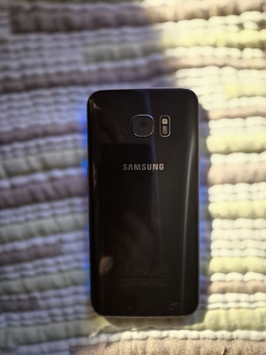 Tenho para troca este telemovel samsung S 7 edge