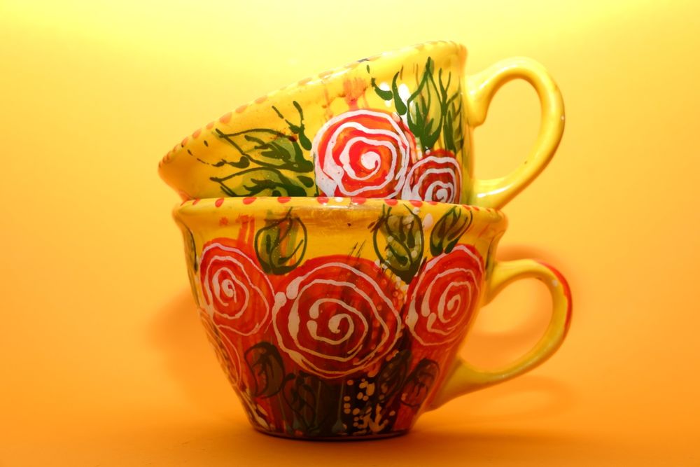 Две расписные чашки