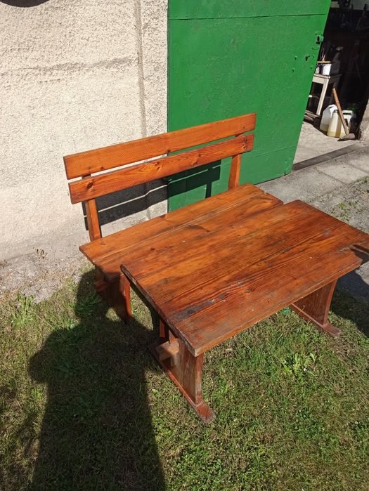 Ławka i stół z drewna