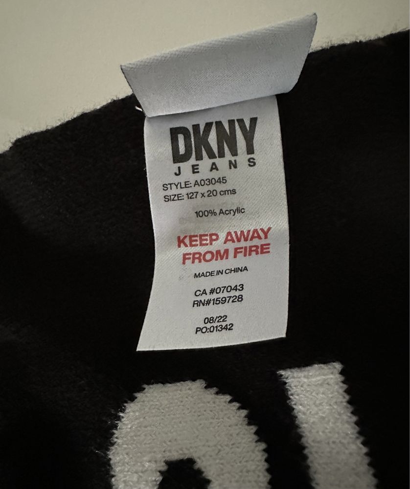 Komplet DKNY szalik+czapka