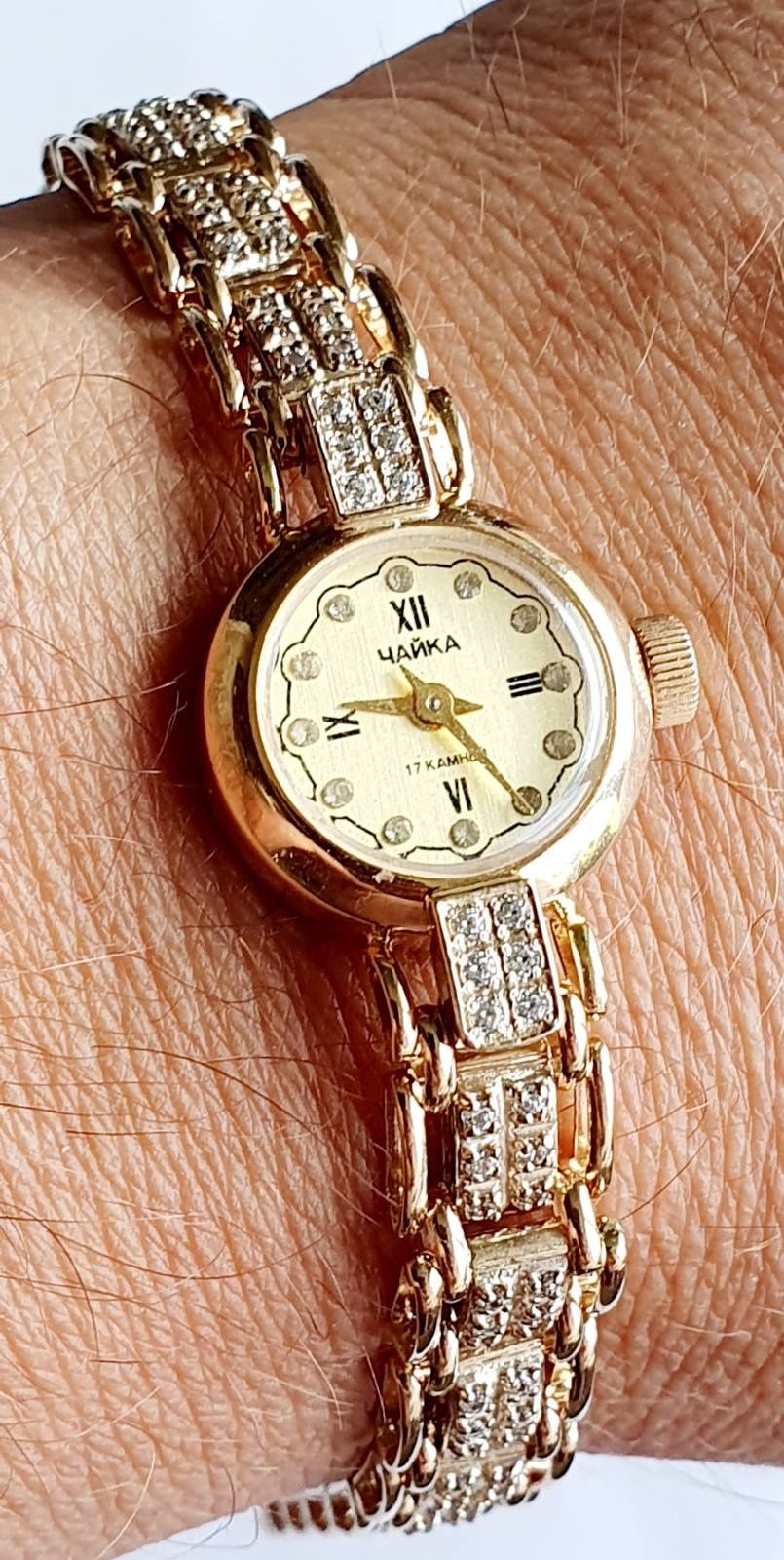 Продам женские золотые часы с браслетом