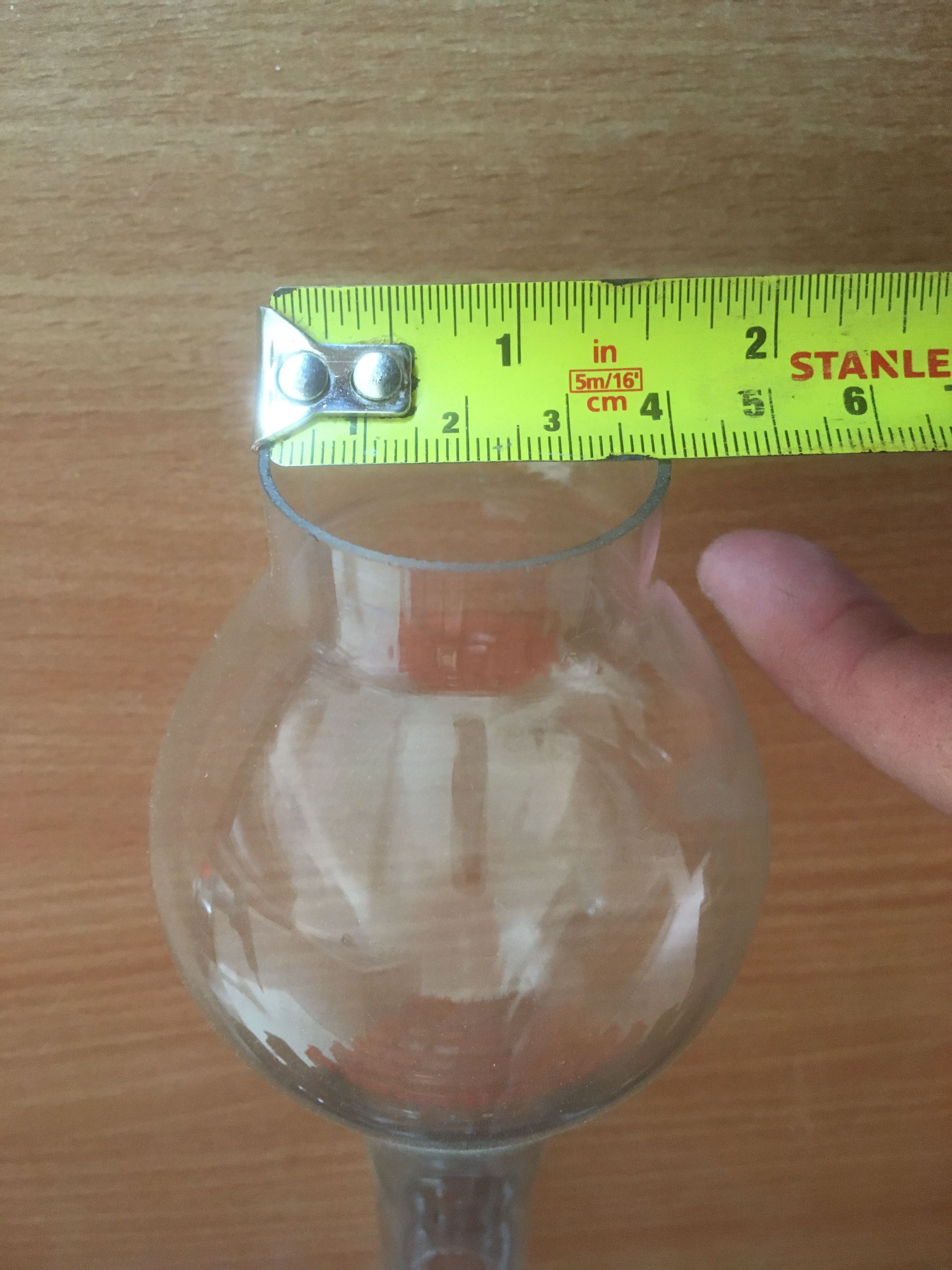 Klosz, kominek, cylinder lampy naftowej.