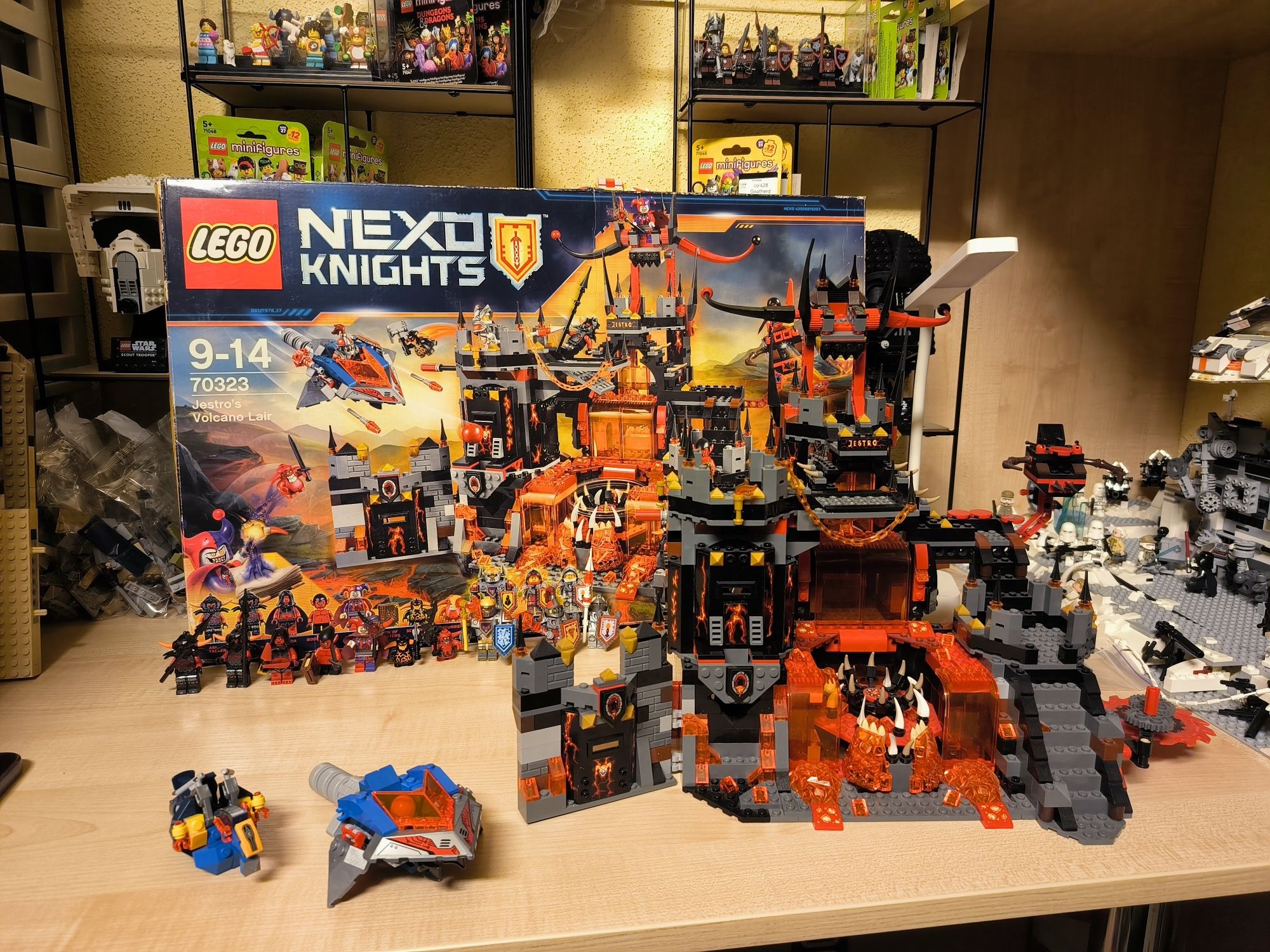 Колекціонеру Lego Nexo Knights 70323 Jestro's Volcano Lair повний