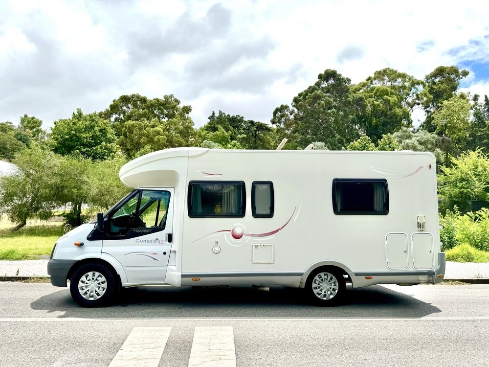 Autocaravana Ford Genesis 2.2TDCI 140cv Cama Central e AC