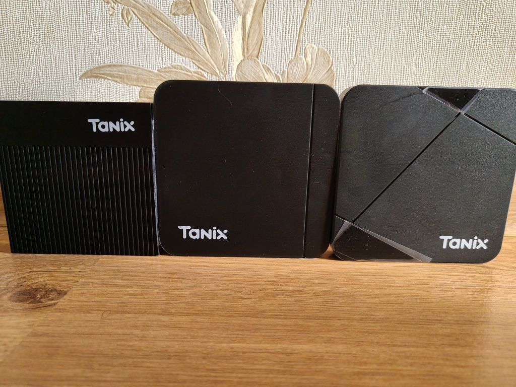 ТВ Смарт приставки Tanix TX5, X4, W2 4/32 Налаштовані є багато інших