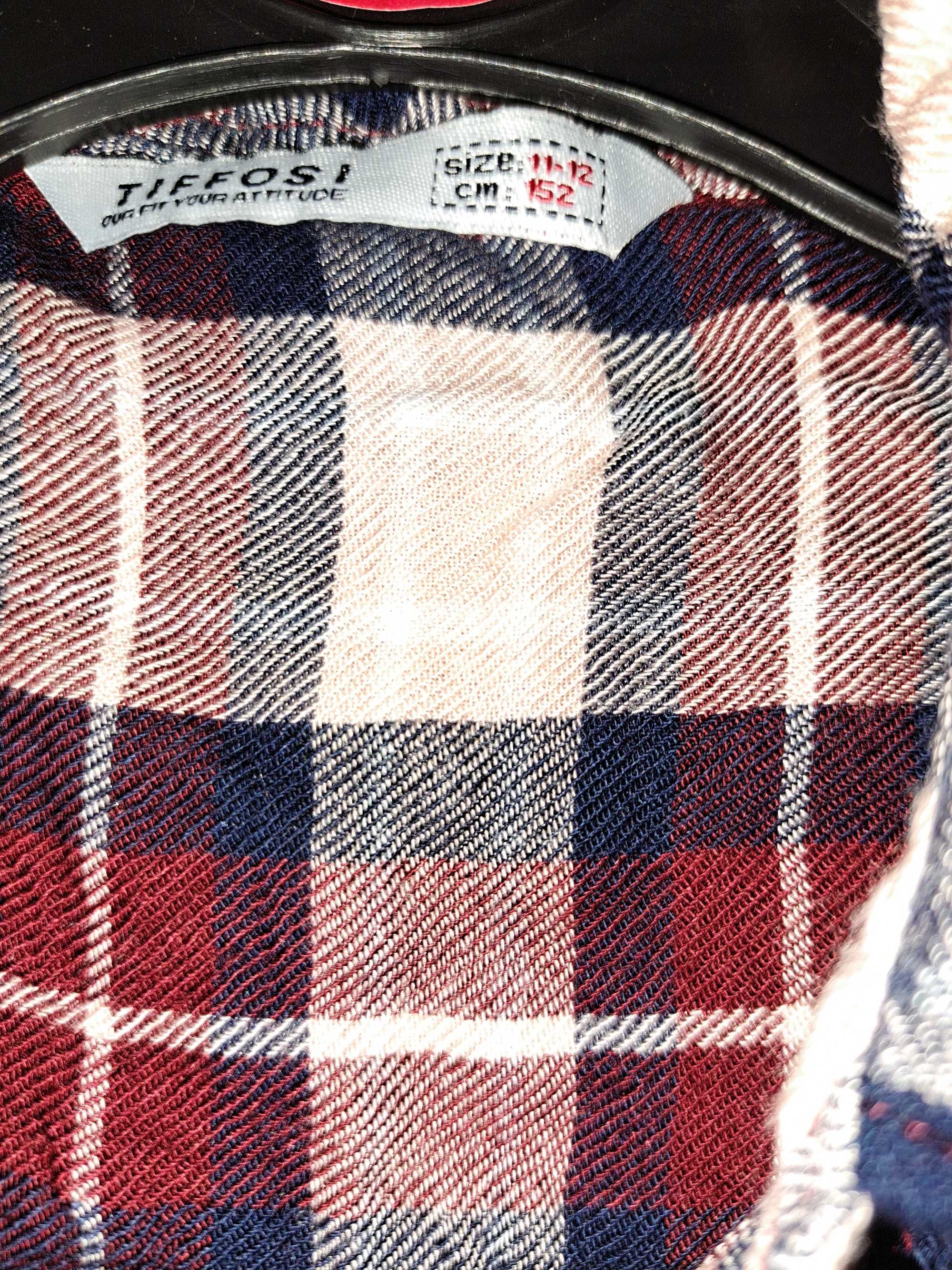Camisas quadrados menina como novas