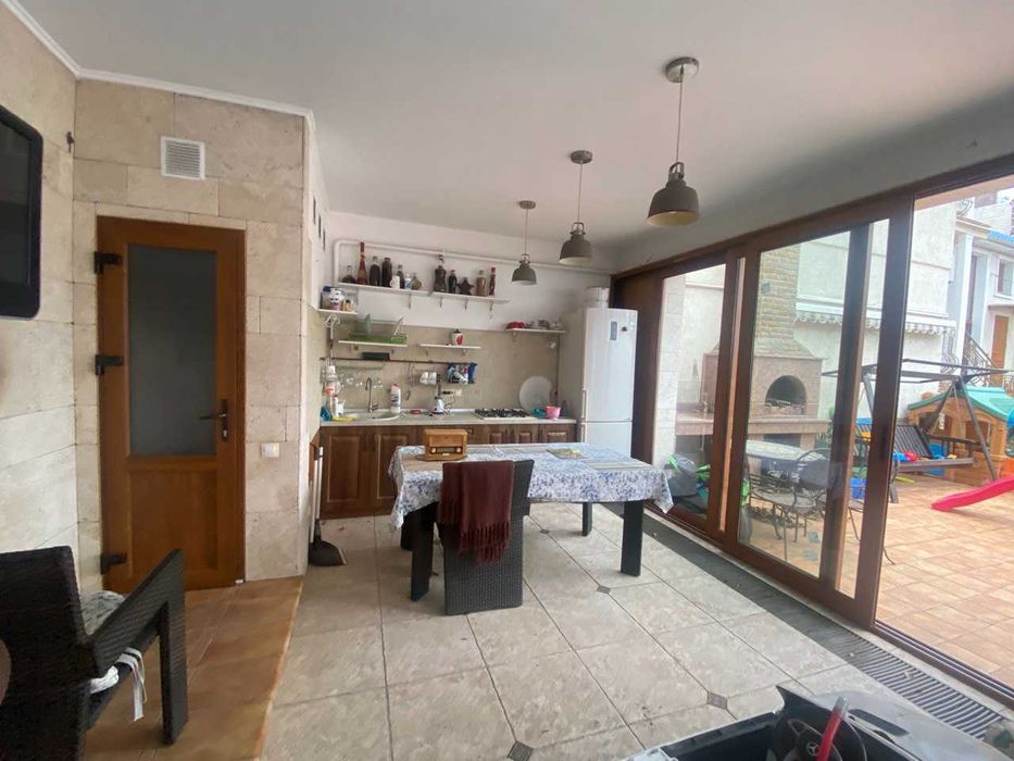 Просторий будинок 434 м² з басейном в Аркадійський провулок