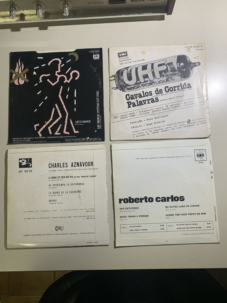 Discos vinil single David Bowie, UHF, Charles Aznavour, Roberto Carlos