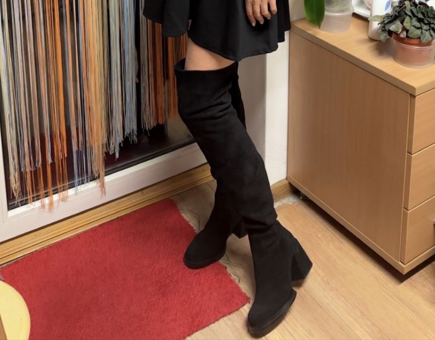 Продам ботфорти замшеві.