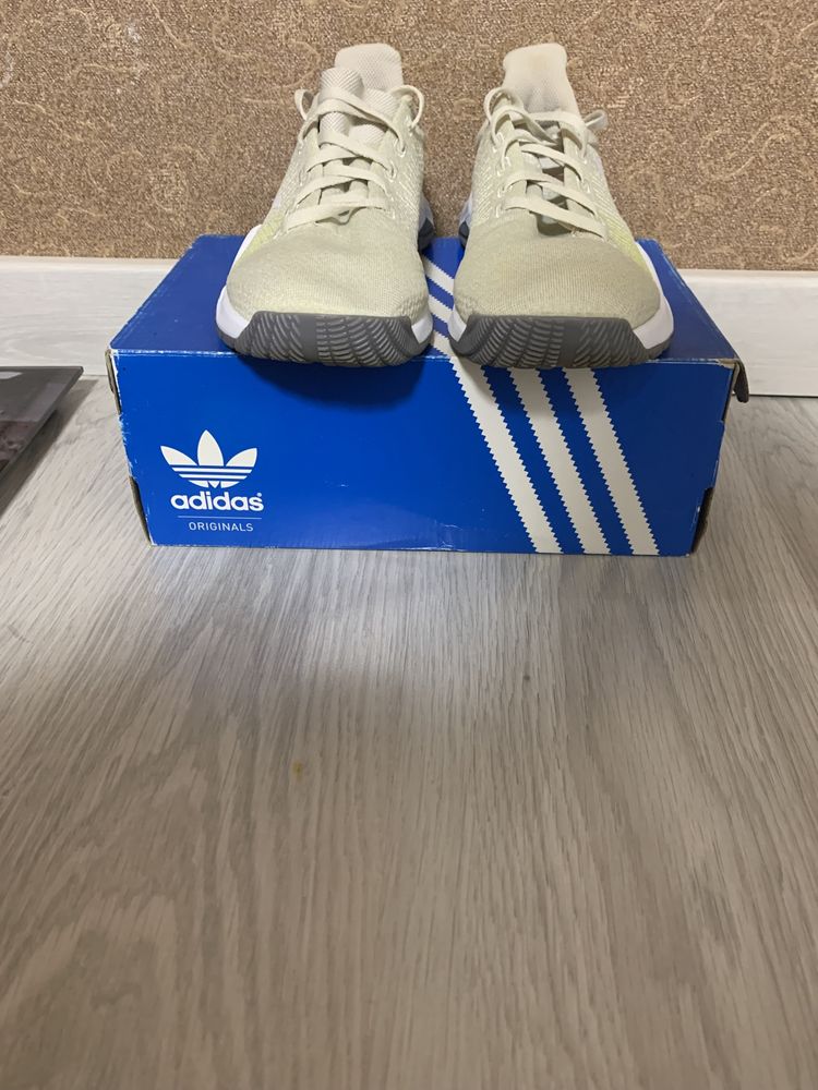 Кроссовки adidas