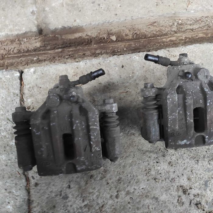 Zacisk Zaciski Tył Prawy Lewy Kia Carens III 3 Komplet 06-13 r