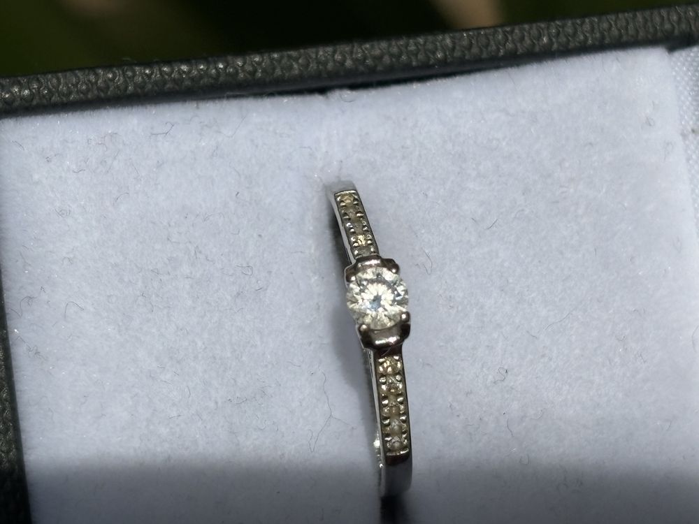Pierścionek złoty próba 750 z diamentem 0.25 ct