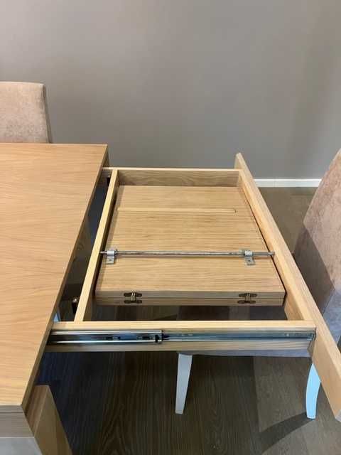 Mesa de jantar extensível em pinho + cadeiras