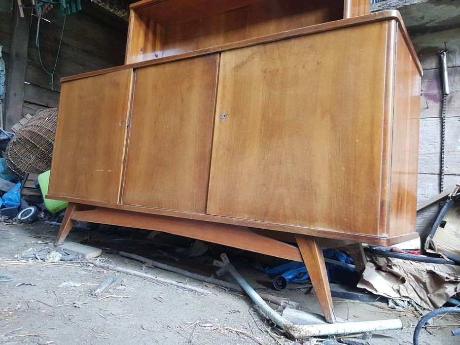 Kredens z PRL do odświeżenia