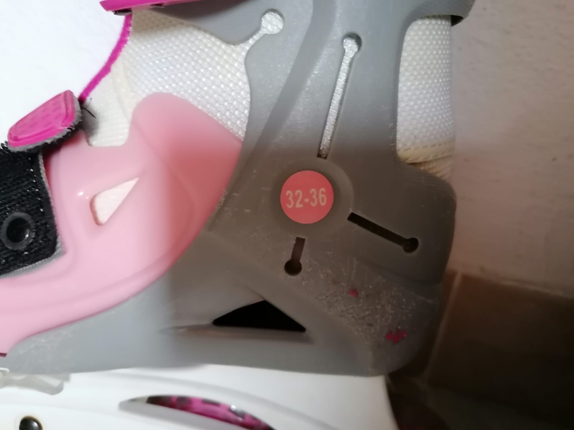 Patins rosa com cotoveleiras 32 ao 36