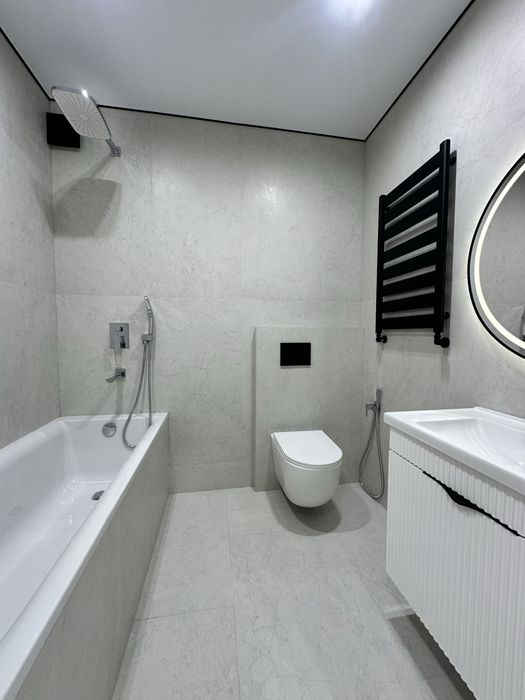 Продаю 2к з кухнею студією біля озера.