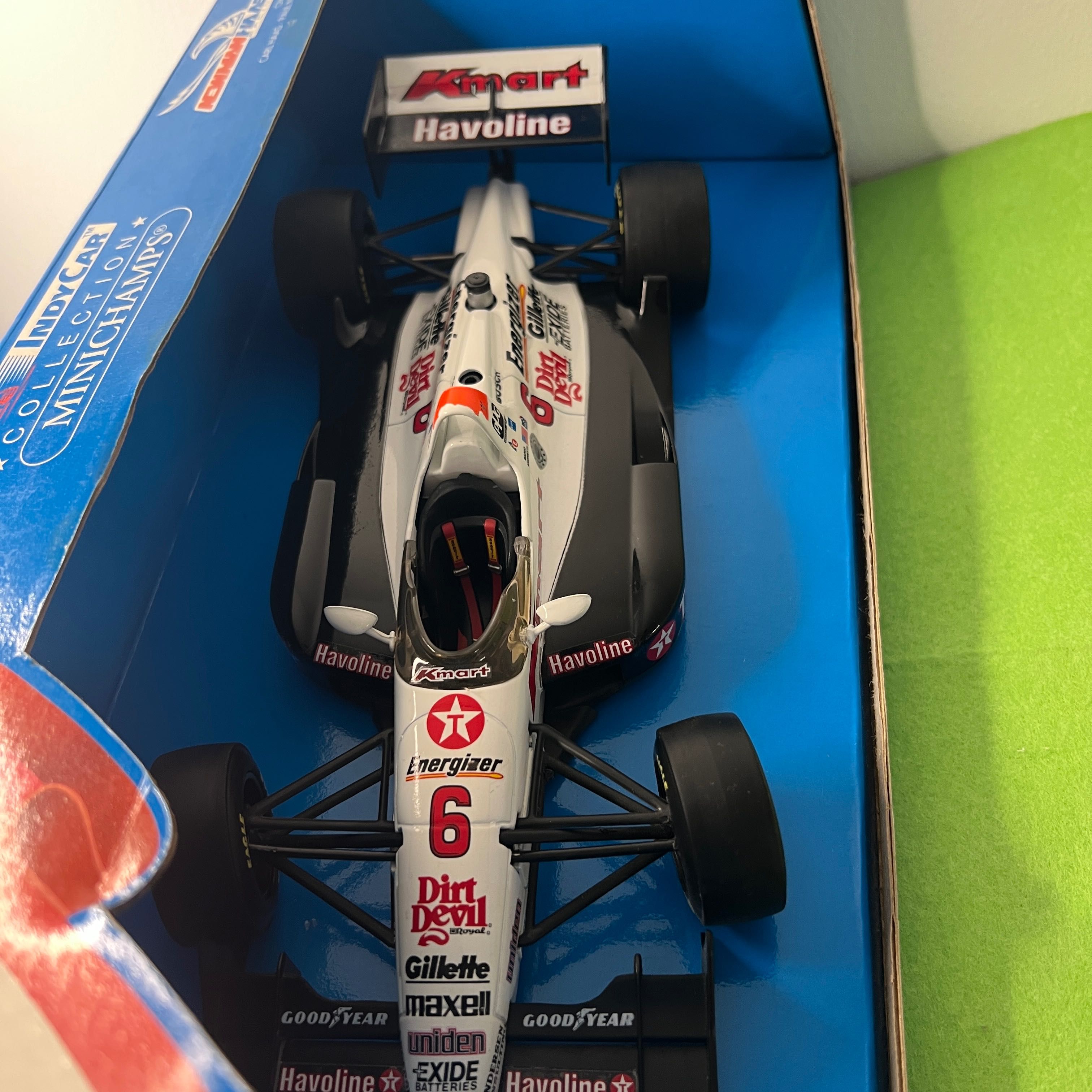 F1 Lola Ford T94/00 MiniChamps 1:18 – Mario Andretti Tour 1994 Branco
