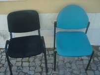 Vendo 4 cadeiras para sala de espera, 2 Azuis e duas pretas