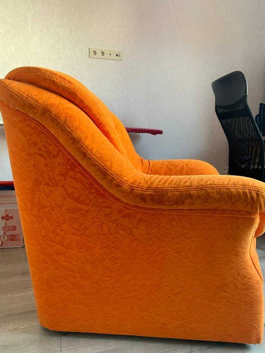 Яскраве мяке крісло, зручне і комфортне, в наявності 1шт