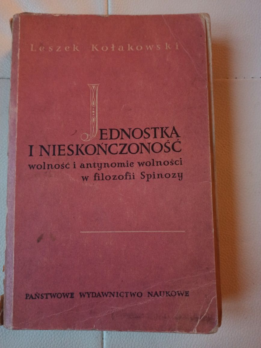 Kołakowski jednostka i nieskończoność