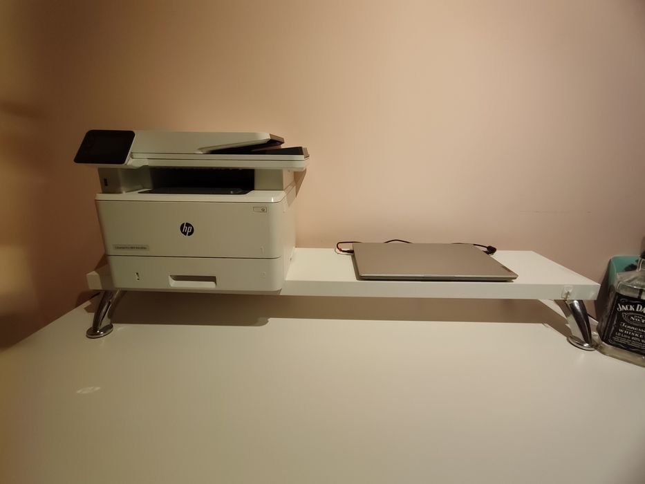 Biurko z kolekcji Snow duże dodatkowa półka