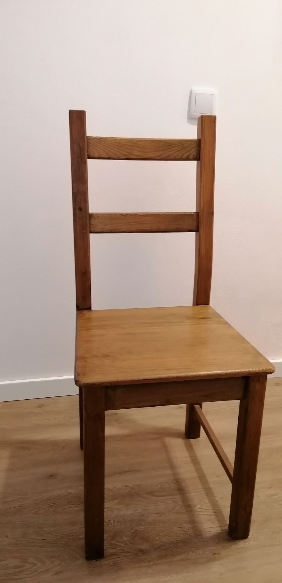 Conjunto de 4 Cadeiras IVAR (IKEA) – Madeira de Pinho, Castanho Escuro