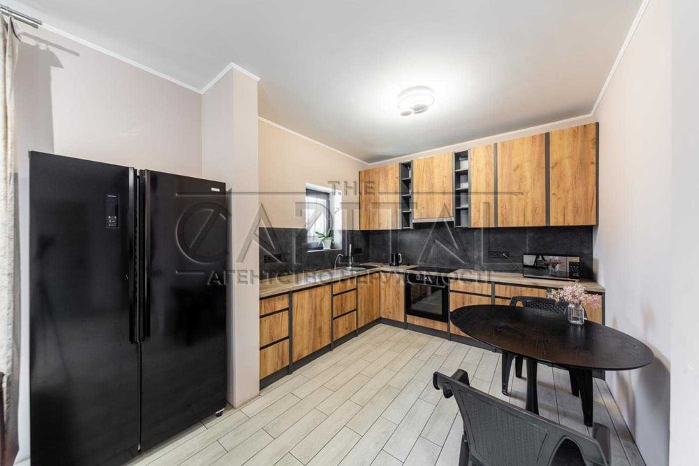 Продаж Дуплекс, Солом'янський район, пл. Шевченка, 180 м2