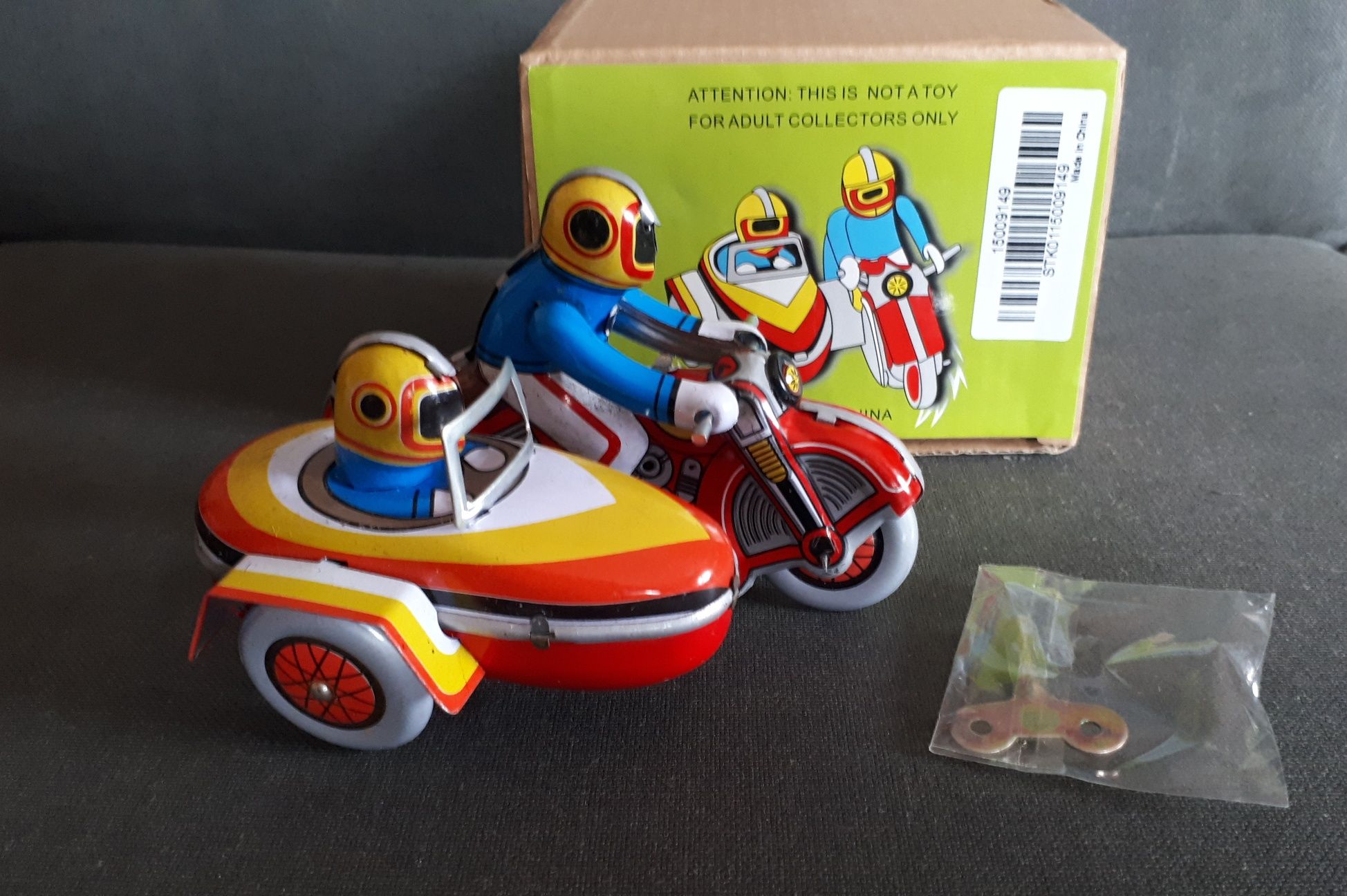 Zabawka blaszana nakręcana na kluczyk Motocyklista motor