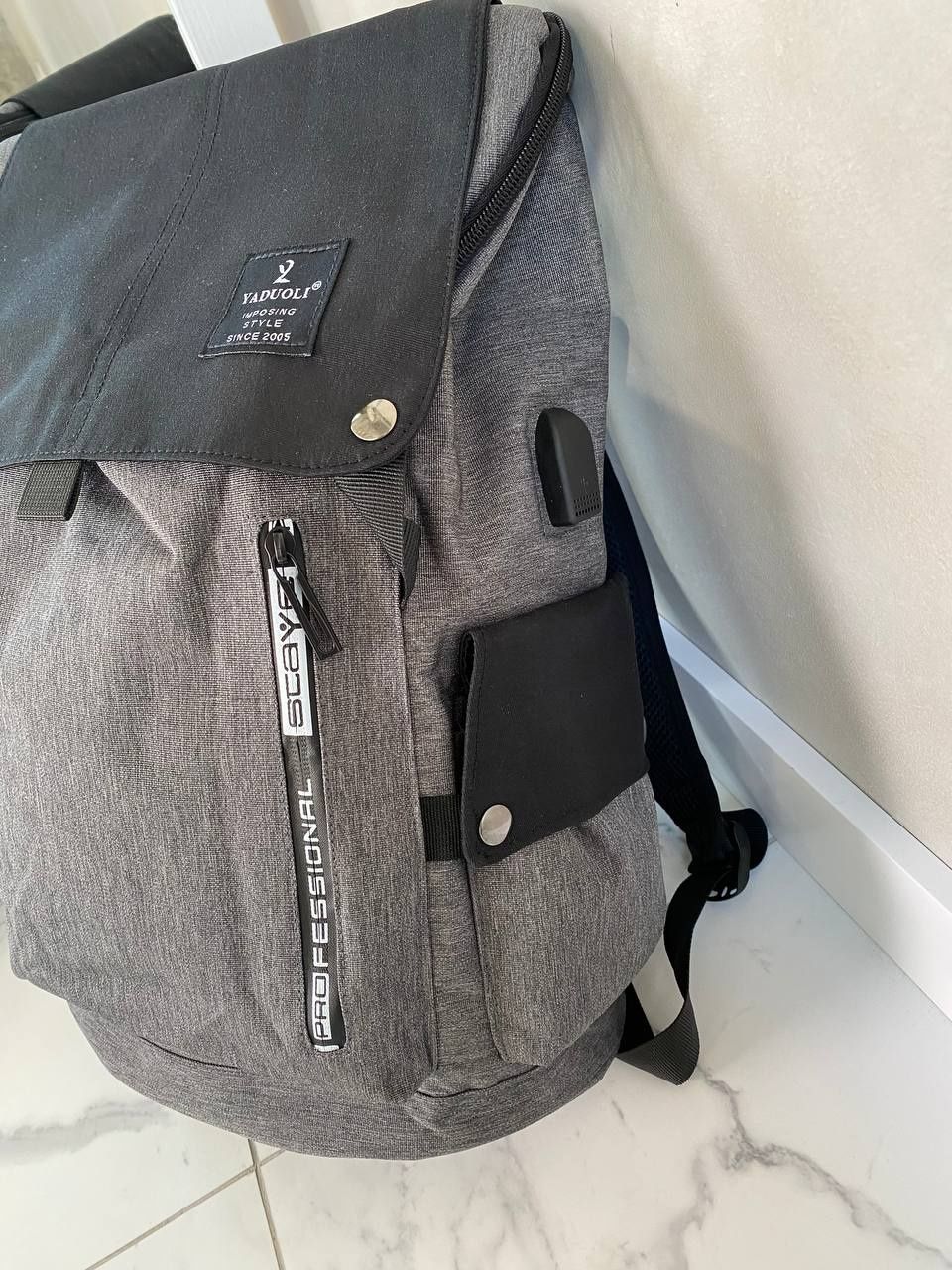 Мужской рюкзак черный и серый