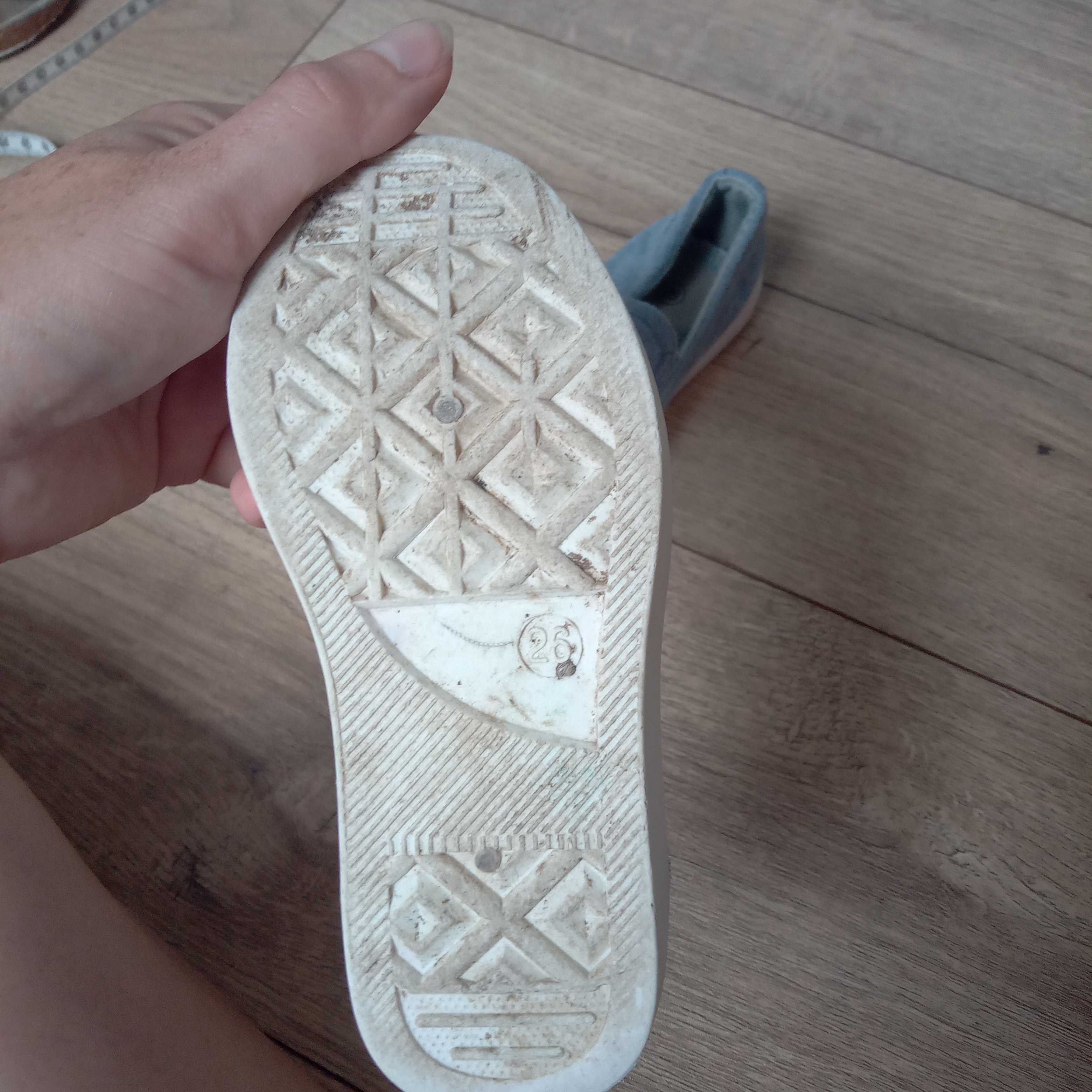 Buty trampki wsuwane r 26